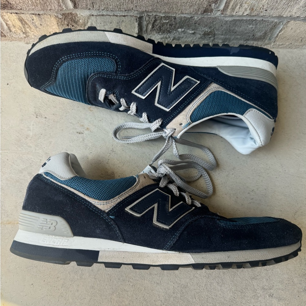 New Balance Men's Navy and Teal Retro Runner